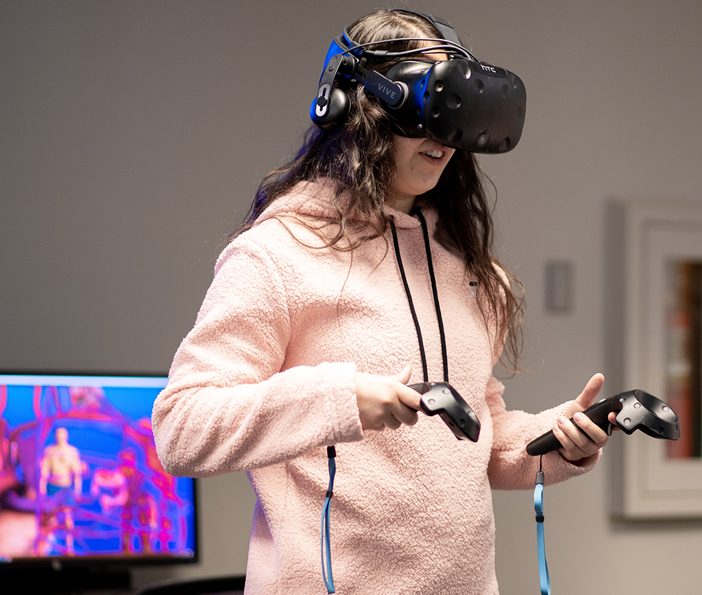Student using VR at the Tenzer Center